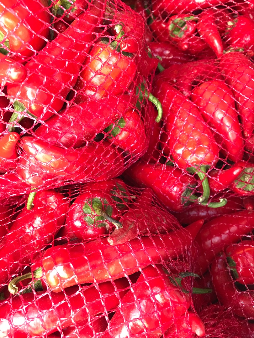 Hola, Venderé pimiento picante, variedad ciclón Rwana, de manera continua, cantidades de alrededor de 500-700 kg por semana, empaque a acordar Precio: PLN 6 kg