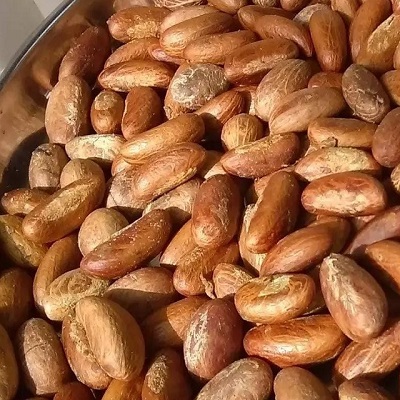 Tipo: Nueces de cola amargas (Garcinia Kola) Proteína cruda (NX 6.25): 8.06%, Ceniza: 2.55% Fibra cruda: 2.18% Nitrógeno (sin proteínas): 0.88% Extracto libre