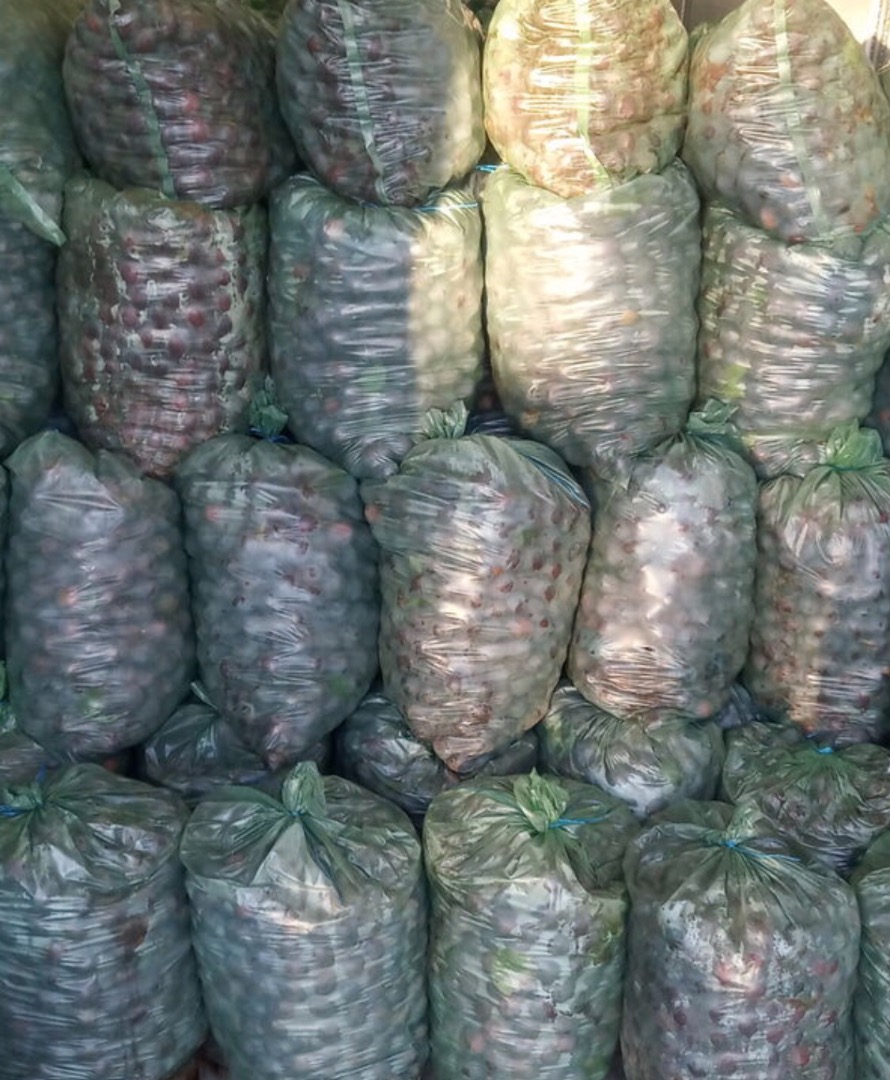 Vendo Ciruelas en Tuica en grandes cantidades por 1,20 RON