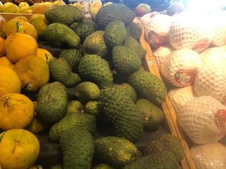 La guanábana es un tipo de fruta que se