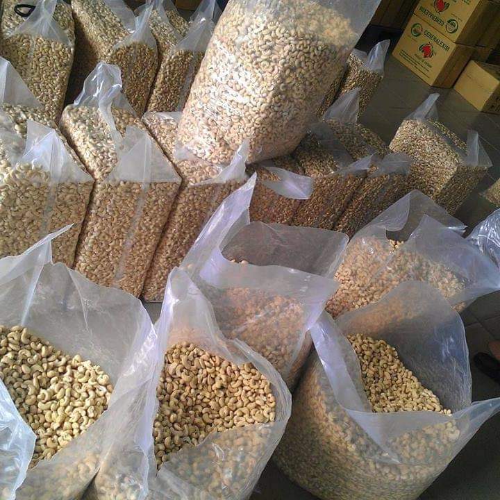 Nueces de almendra, anacardos (crudos y procesados), nueces y maní disponibles