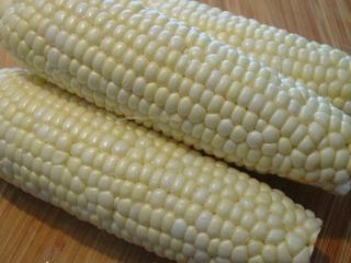MAÍZ BLANCO Y AMARILLO, MAÍZ KERNEL ENTERO El maíz