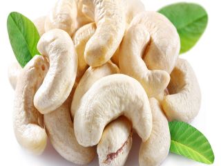 Los anacardos naturales crudos son ricos en proteínas y