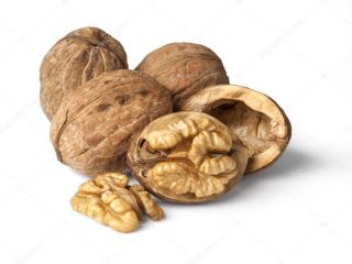 Compramos nueces enteras y peladas. Granos de nuez de