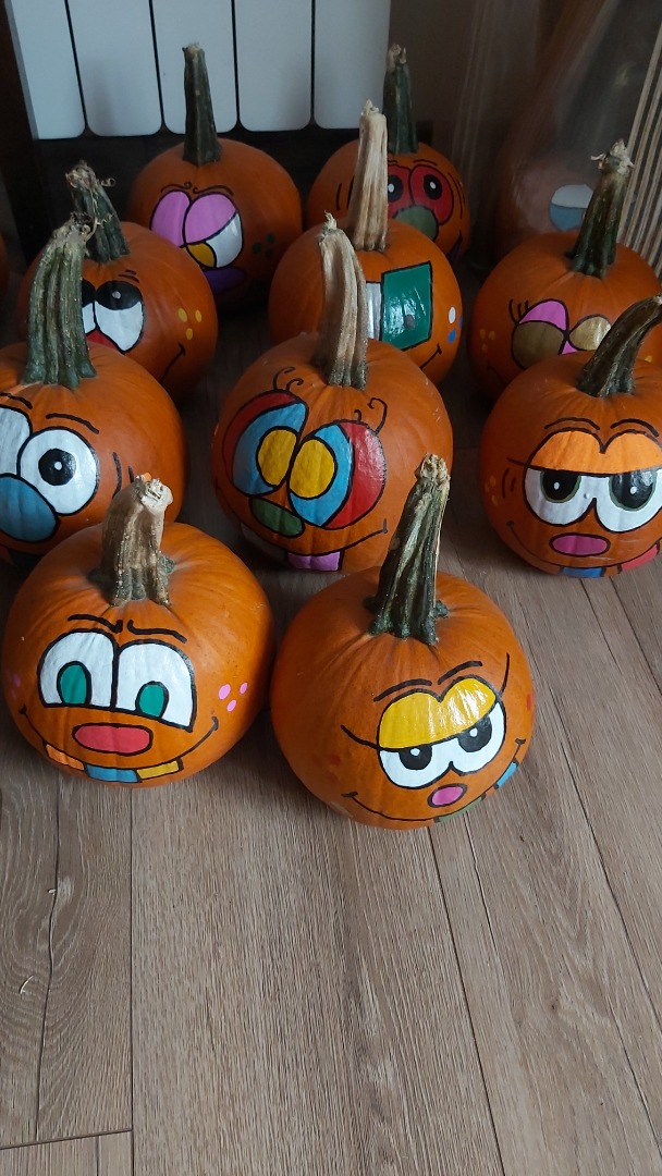 Calabazas pintadas a la venta
