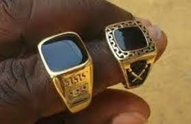 SOLOMON RING El anillo del rey salomón siempre ha sido un anillo en demanda debido a los actos realizados por el rey salomón