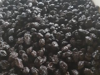 Ciruelas pasas. Detalles en