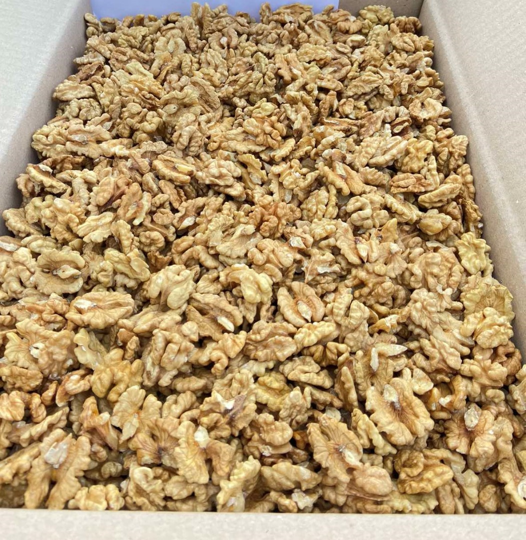 Nuez ecológica de alta calidad en stock en Wrocław: Precios actuales a partir del 01.12.2021: - Extra Light 1/2 - 7,1 € / kg - Light MIX (40%) - 6,2 € / kg