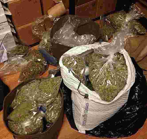Hola, Variedades de marihuana de calidad de muchos tipos AA +, SOUR DIESEL, OG KUSH, GREEN CRACK, comestibles y aceite de CBD, MOONROCK, coque, keta