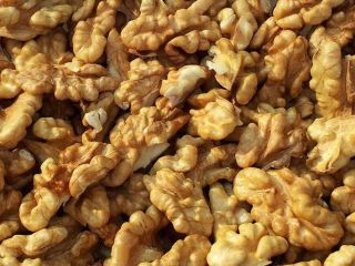 Venta de nueces peladas. Dividido por colores y facciones.