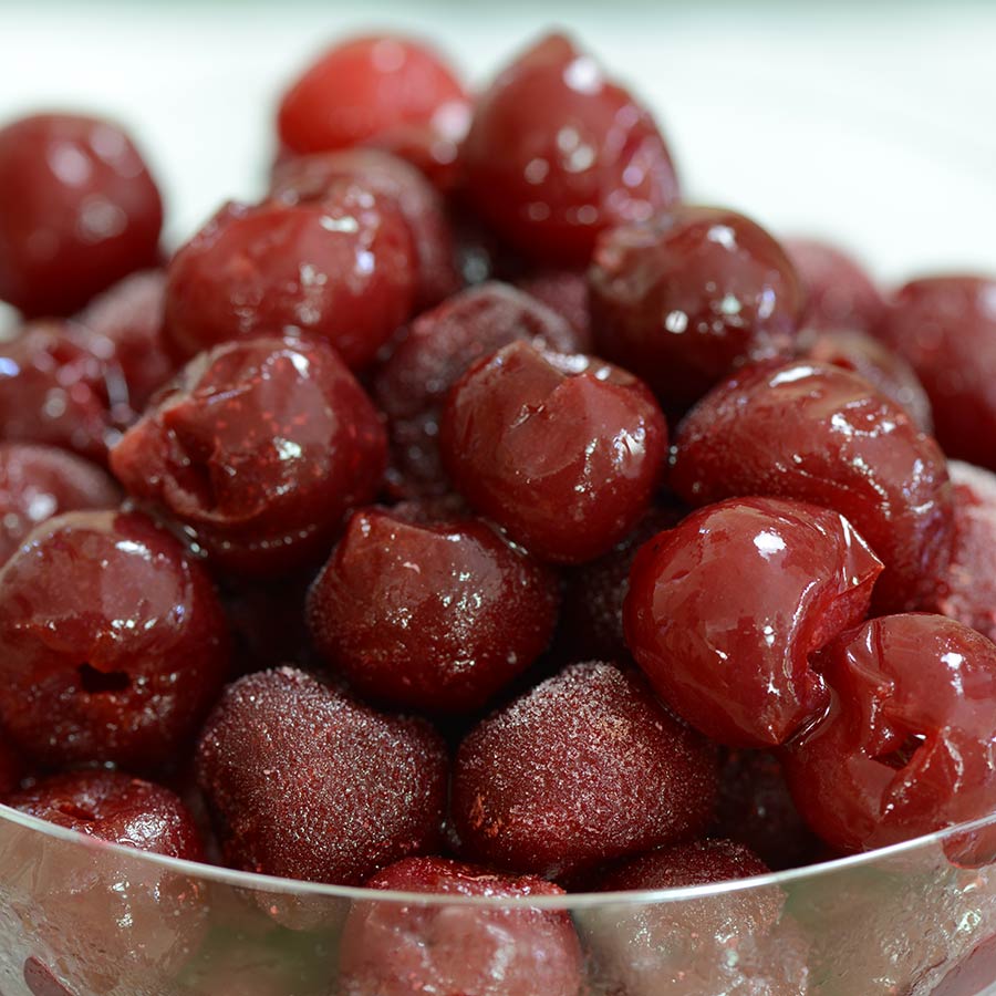 Los beneficios de las cerezas: - Favorece la eliminación del exceso de líquido del cuerpo; - Fortalece los tejidos y los vasos sanguíneos; - Promueve la