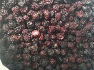 Venta de cerezas dulces secas con huesos de Moldavia.