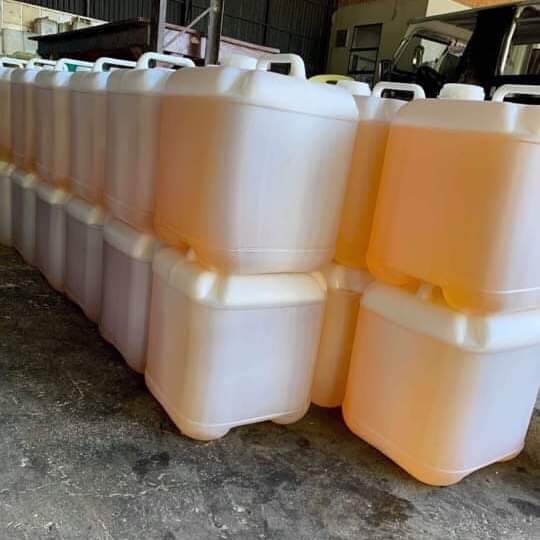Puede comprar aceite de girasol refinado o sin refinar al por mayor mediante la firma de un contrato preliminar para el suministro de productos