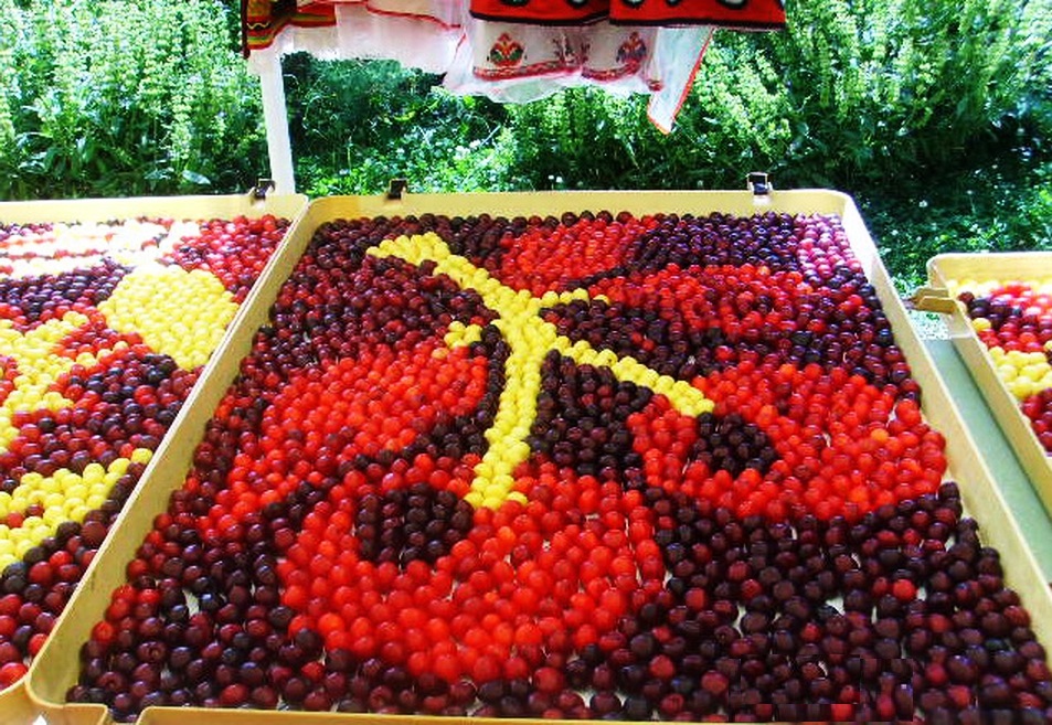 Somos S&T LTD y le ofrecemos productos de primera para una ejecución óptima, cerezas de alta calidad, dulces y deliciosas de nuestra propia producción a