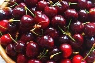 Estamos vendiendo cerezas producidas en Bulgaria, la región de Kyustendil