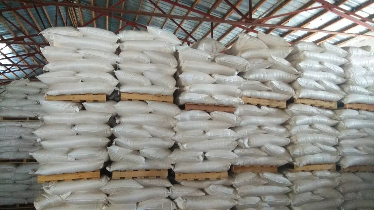 INGREDIENTES: HARINA DE TRIGO DE ALTA CALIDAD Y PRIMER GRADO ORIGEN: Ucrania CARACTERÍSTICAS DEL PRODUCTO: Color: blanco Olor: característico de la harina de