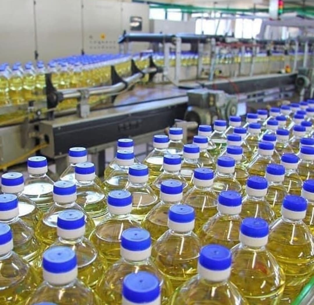 Aceite de girasol 100% puro disponible nuevo stock aceite de girasol refinado de alta calidad disponible, precio de fábrica Aceite de girasol refinado / ISO /