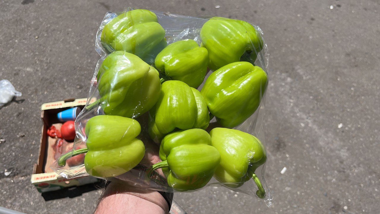 Pimienta verde de Cracovia de Irán, Turquía, Uzbekistán La máxima calidad.Si buscas alguna fruta y verdura, te la traemos