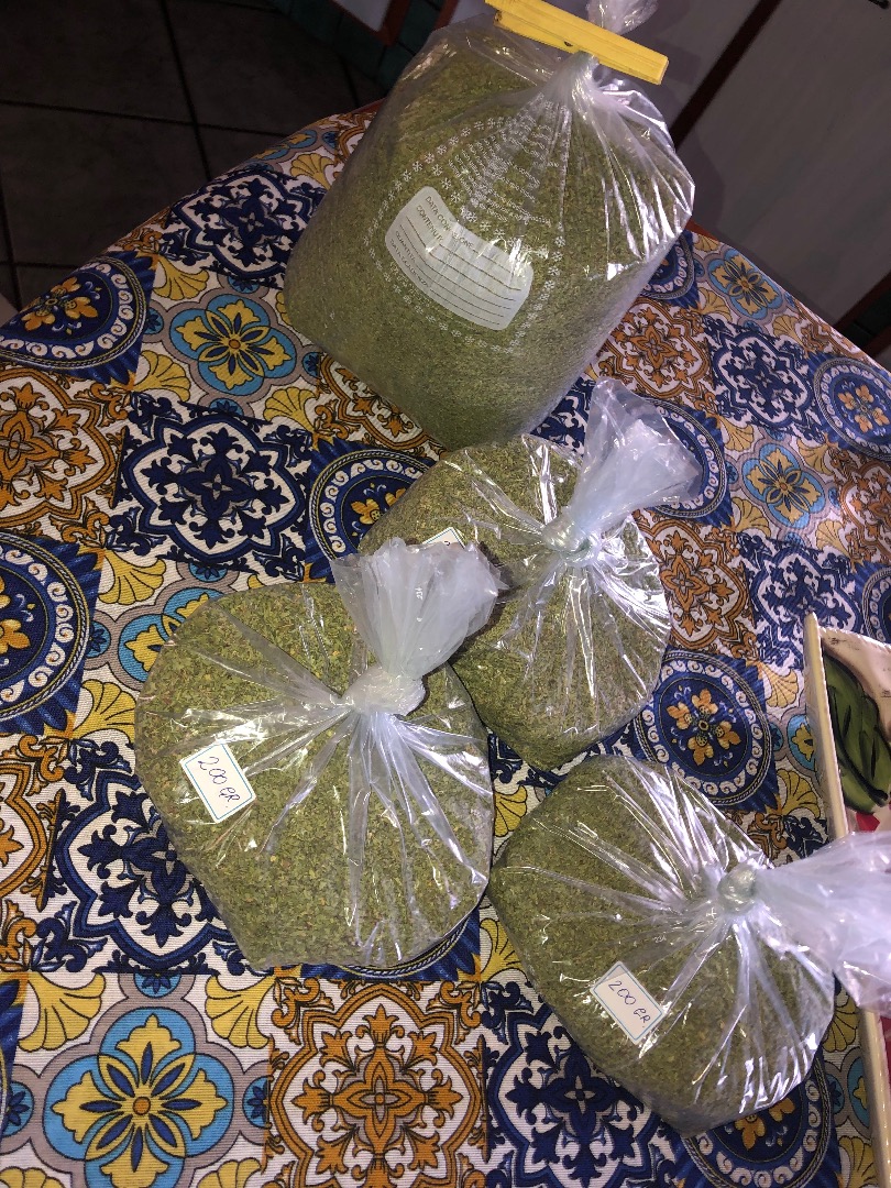 Orégano orgánico sin cáscara quedan 1.200 kg