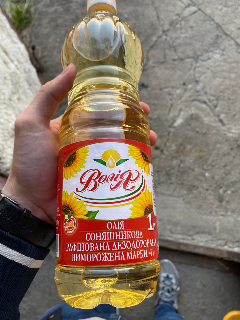 Tenemos aceite de girasol disponible en Polonia, precio 1,75 € por litro, 3 camiones disponibles Si estás interesado, ponte en contacto conmigo a través de