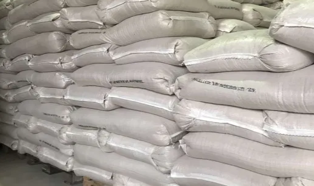 Estoy trayendo 2000t de grano en coche a Iasi: - Trigo molido a 185 €/t - Proteína: 14,6 - Fibra: 9 - Maíz forrajero de 3ª calidad - 285 €/t El grano está