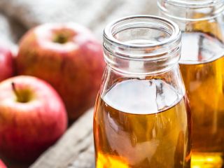 ¡Hola! Estamos vendiendo jugo de manzana orgánico concentrado. Está