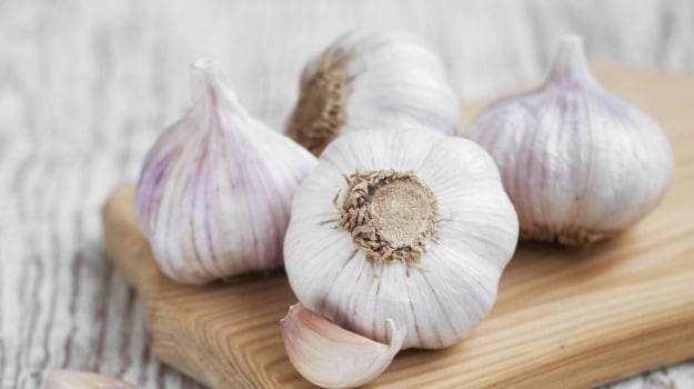 Especificaciones: 1) Tipo: ajo blanco puro/ajo blanco normal 2) Tamaño: 4,5 cm y más, 5,0 cm y más, 5,5 cm y más, 3) Período de suministro: desde mediados de