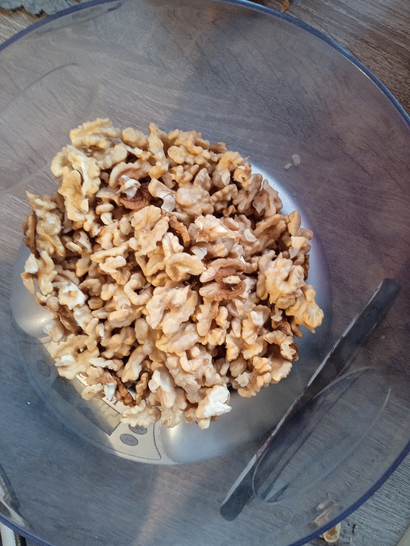 Nueces sin cáscara de este año, precio 25 PLN por kilo