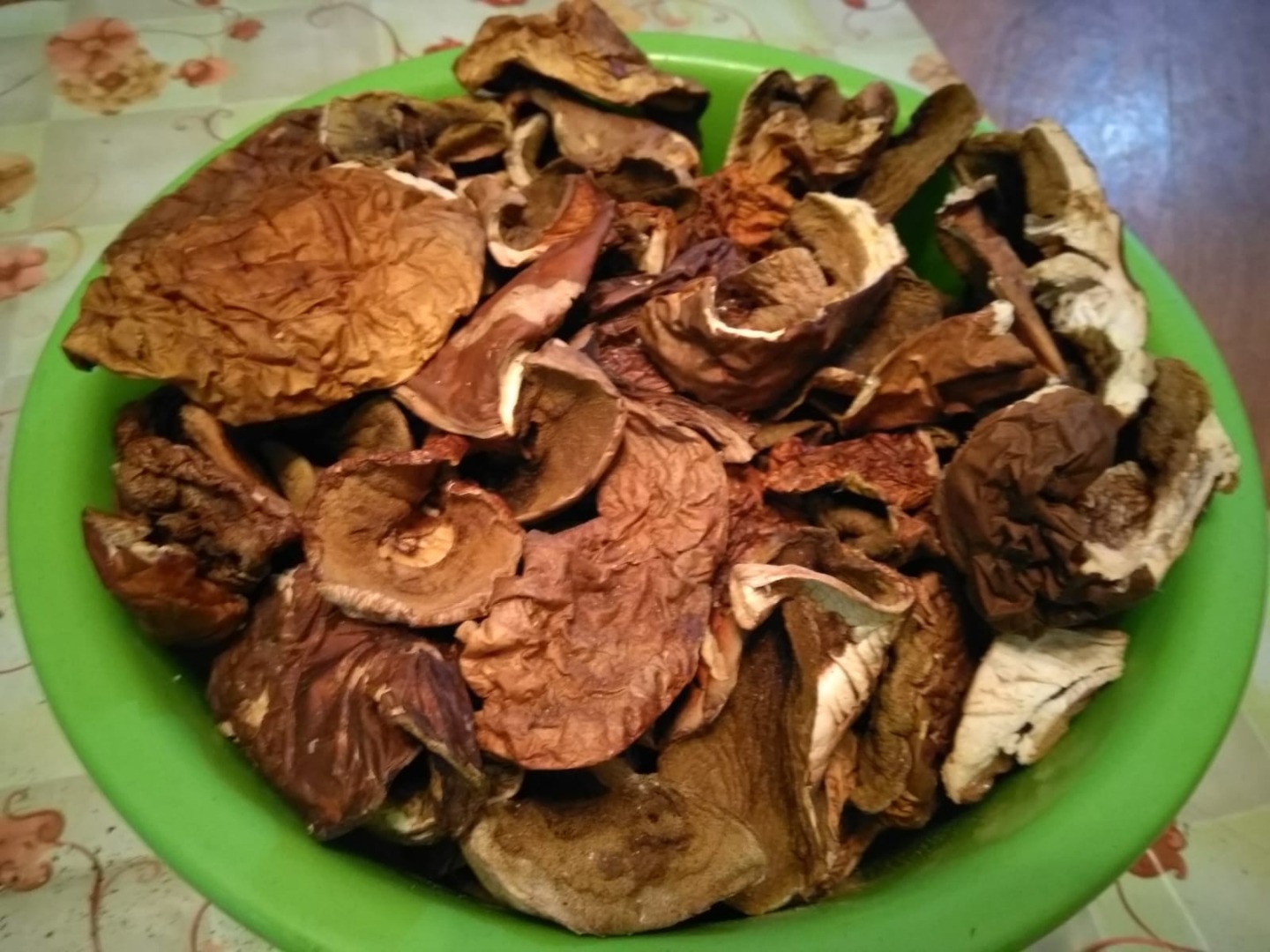 Hola, tengo a la venta boletus secos, los hongos se secaban tradicionalmente sobre una cocina de azulejos