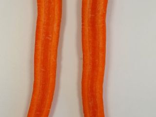 Estamos ofreciendo dos tipos de zanahorias a la venta