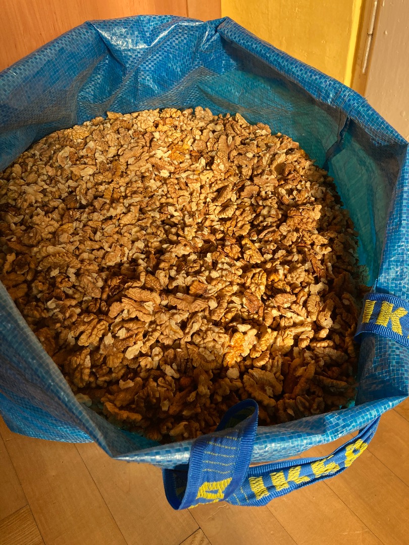 Venderé nueces naturales peladas a mano - 22 PLN por kg