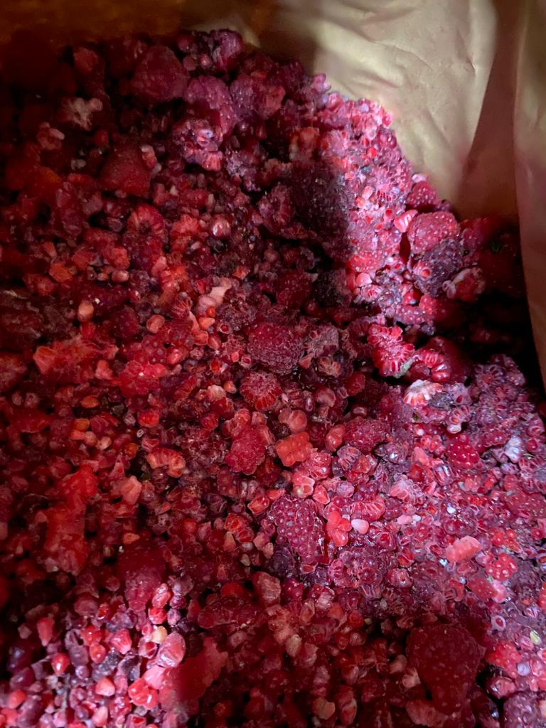 Venderé frambuesas congeladas semielaboradas para sémola en bolsas de 25 kg