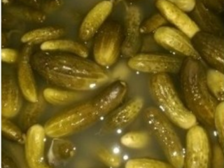 Pepinos en vinagre en barriles (posible reenvasado en cubos)