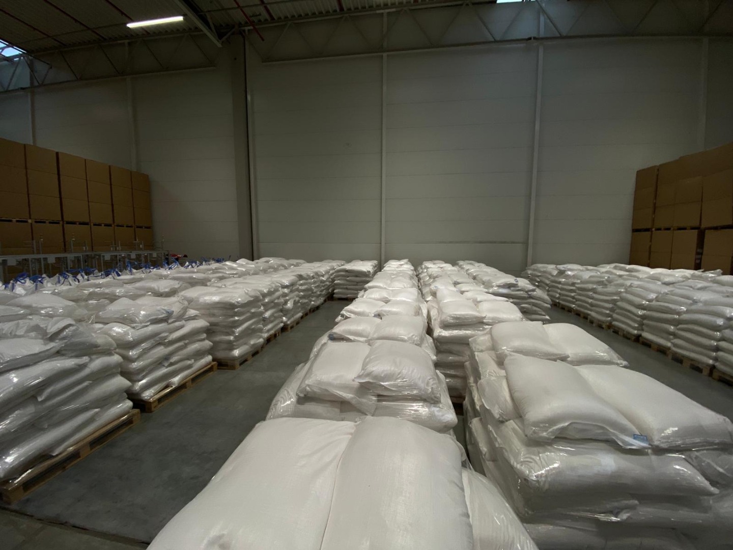 AZÚCAR de remolacha en stock AZÚCAR de BIelany Wrocławskie (sacos de 50 kg) PRECIO: 4,39 PLN/kg neto con entrega en palés EURO Cantidad: 15-20 sacos por palé