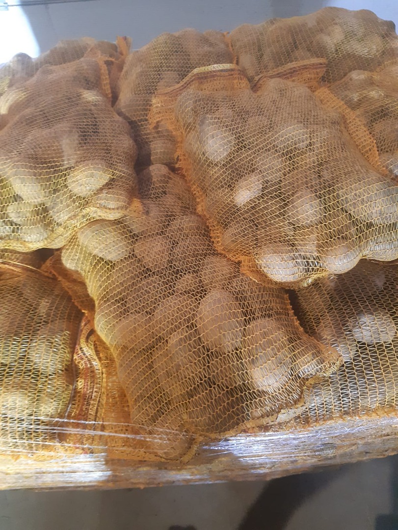 Vendo patatas Austria 50+ al precio de 0,33 kg en sacos de 10 kg