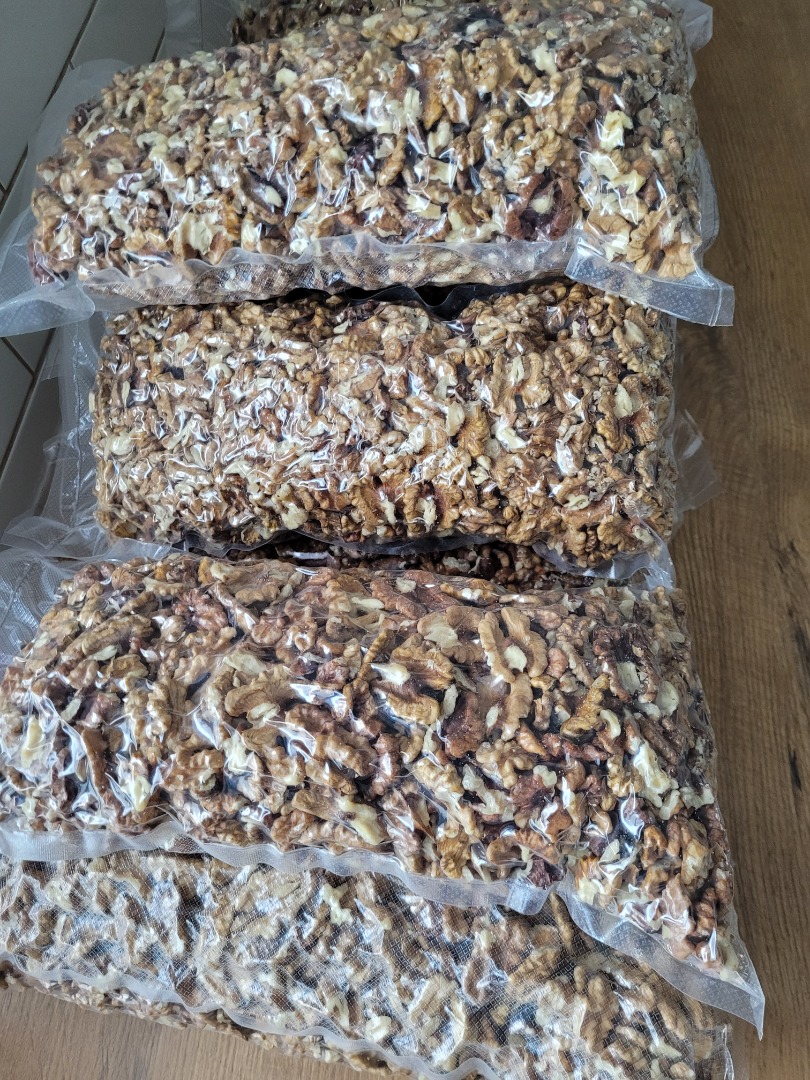 Vendo nueces partidas a mano