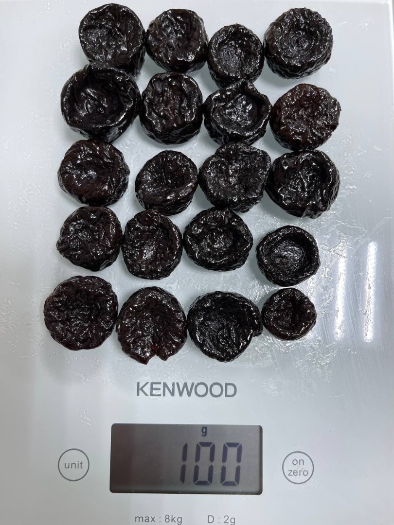 Ciruelas pasas secadas al sol Grado: superior Contenido máximo de humedad – 24% Envase: caja de 5 kg o cualquier volumen bajo pedido