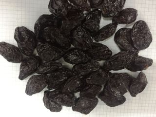 Disponemos de ciruelas pasas secas sin hueso para la