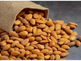 Nueces de almendras crudas orgánicas Después de 5 décadas