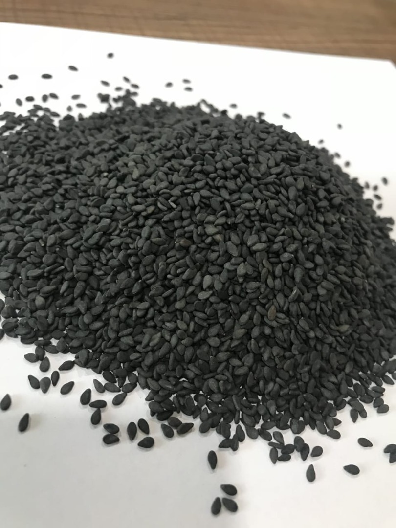 Sésamo negro a la venta Origen Nigeria Mercancías en una bolsa grande Unas 10 toneladas Recoger Olkusz Precio 10,50 PLN / kg Prepago