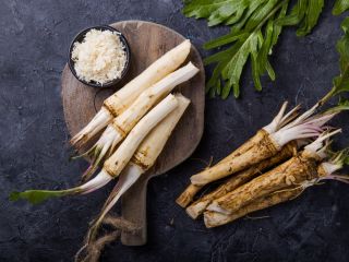 En Hungría, cultivo rábano picante en la frontera entre