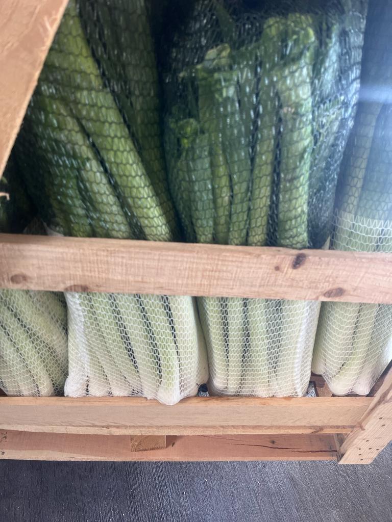 El puerro de la más alta calidad listo para la exportación.El pedido mínimo es de 20 toneladas, se pueden realizar pedidos personalizados