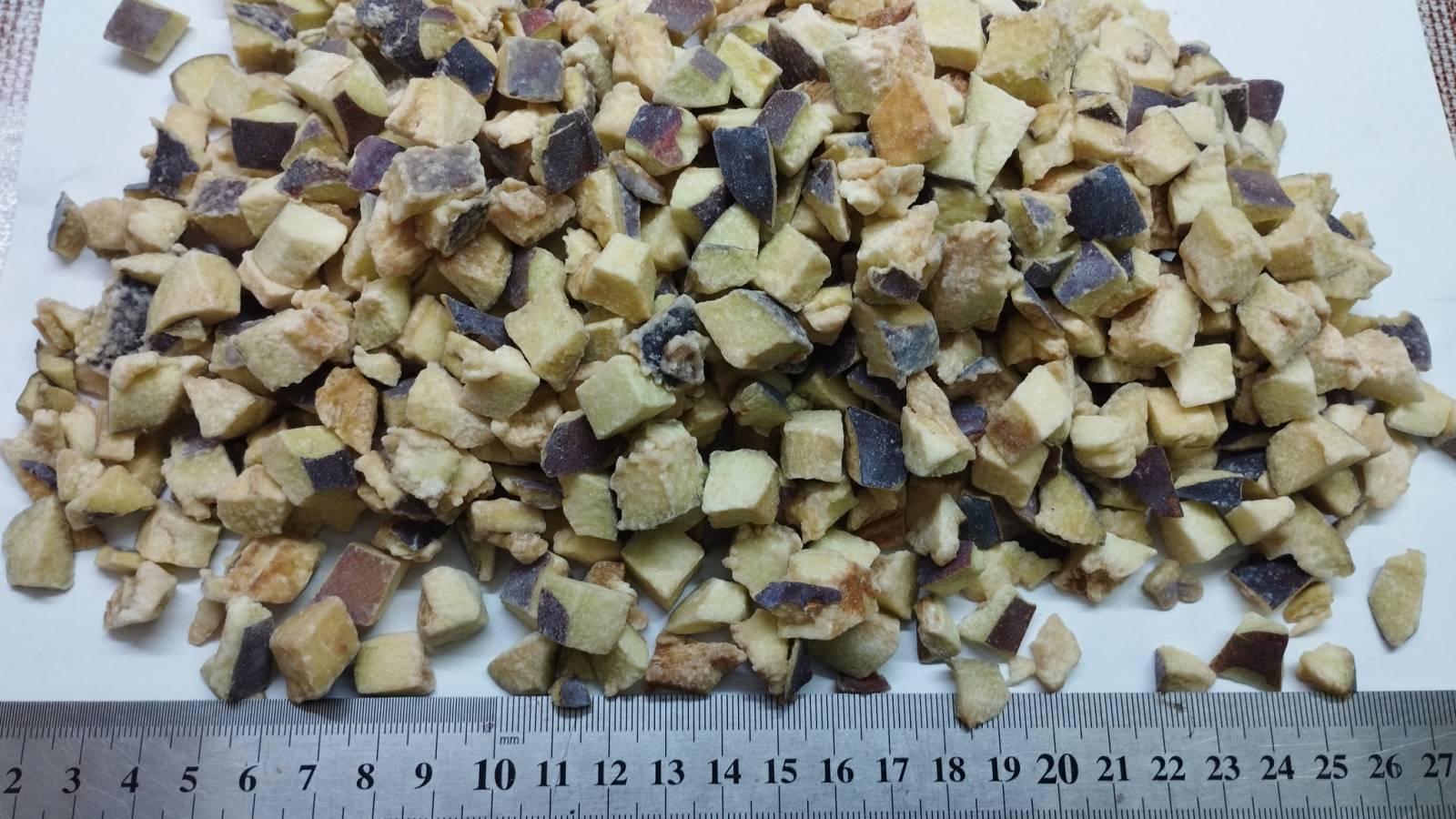 Ciruelas en cubos o mitades ultracongeladas (IQF), en cajas de 10 kg