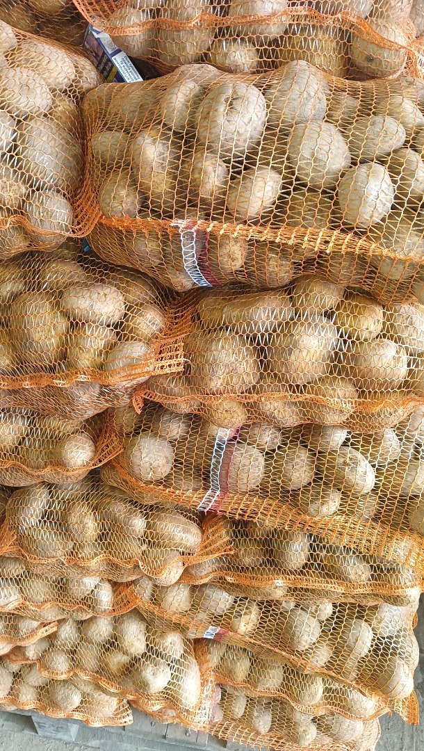 Vendo papas comestibles variedad Vineta Envasadas en sacos de 15 kg