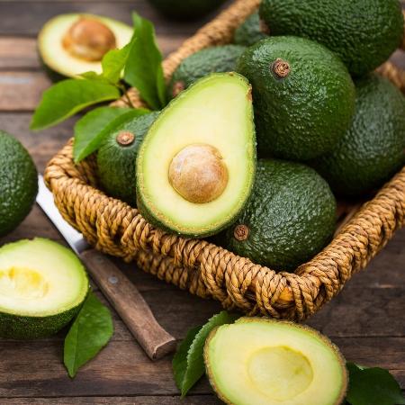 Nuestros aguacates son famosos por su pulpa suave y cremosa, de color verde claro a oscuro