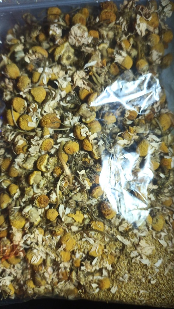 Venderé una flor de manzanilla Envasado por 10 kg Volumen total 990 kg