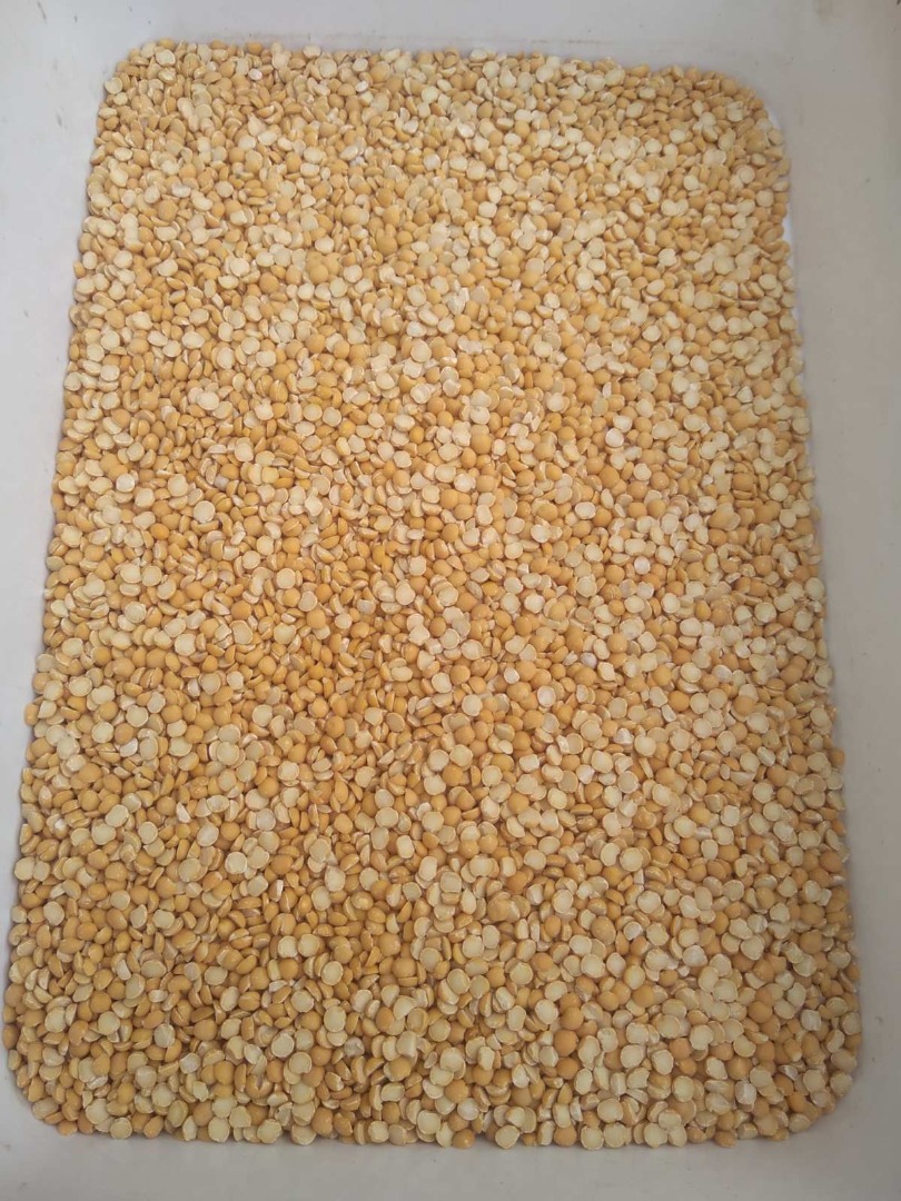 Ofrecemos grandes cantidades de guisantes de la mejor calidad: enteros, sin cáscara, secos, enteros sin cáscara, mitades sin cáscara, calibre 5 mm