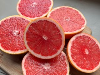 Hola, tengo a la venta pomelos recién entregados, variedad