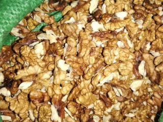 Vendo nueces polacas peladas, de color ámbar, para hornear,