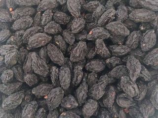 Vendemos ciruelas pasas secas producidas en Moldavia.